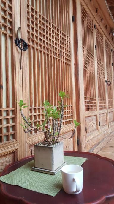 Namhyundang - Hanok Korean Traditional House Seúl Exterior foto